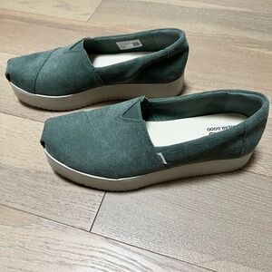 TOMS Alp Midform Platform Slip-On Dark Green 7.5